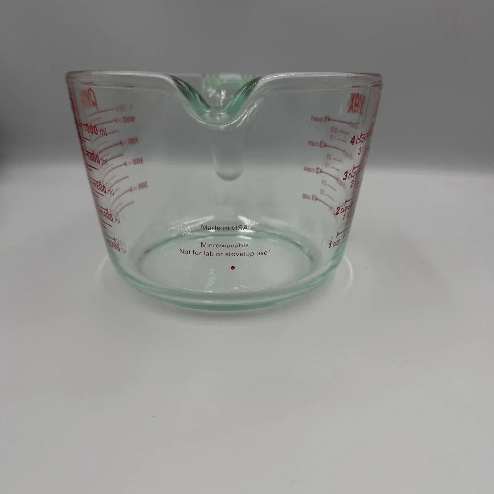 Pyrex 4-Cup 1 Quart Glass Measuring Cup with Red Lettering and Open Handle
